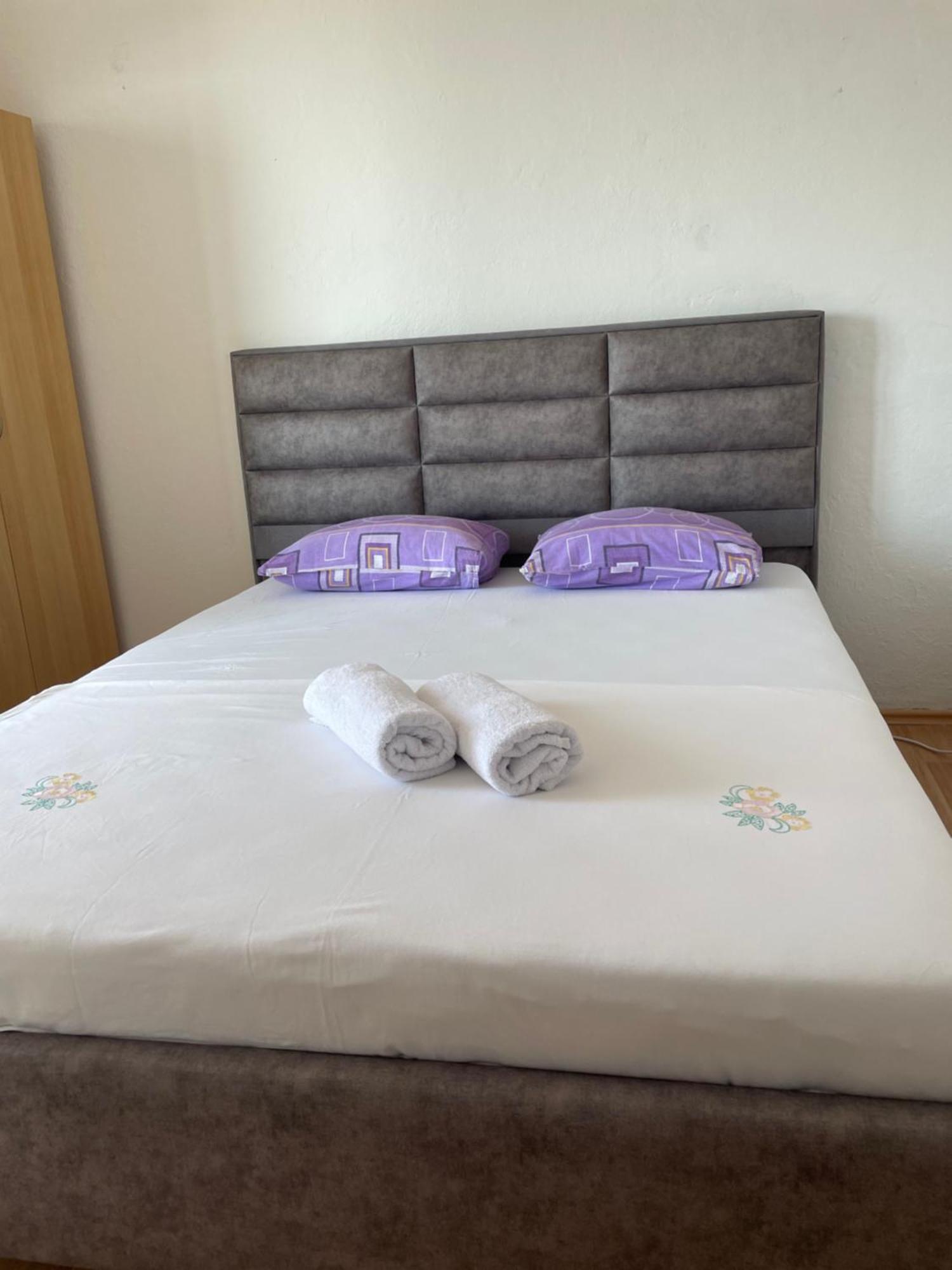 Em Apartments Ulcinj Buitenkant foto
